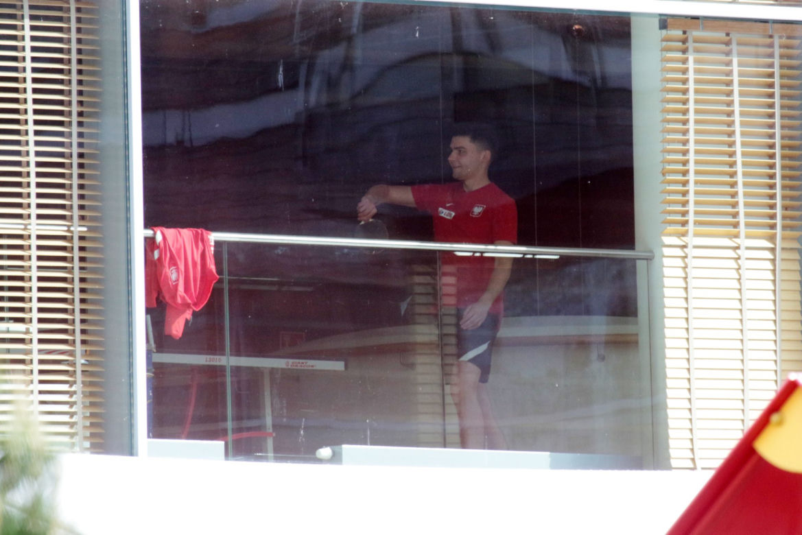 Robert Lewandowski gra w ping-pong