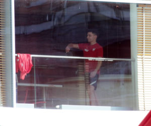 Robert Lewandowski gra w ping-pong