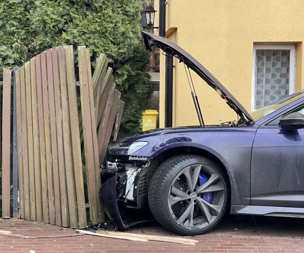 Rozbili sportowe audi za 800 tys. zł. Drogowa demolka w Ząbkach