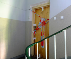 Mieszkała ze zwłokami matki. Dorota S. nie żyje