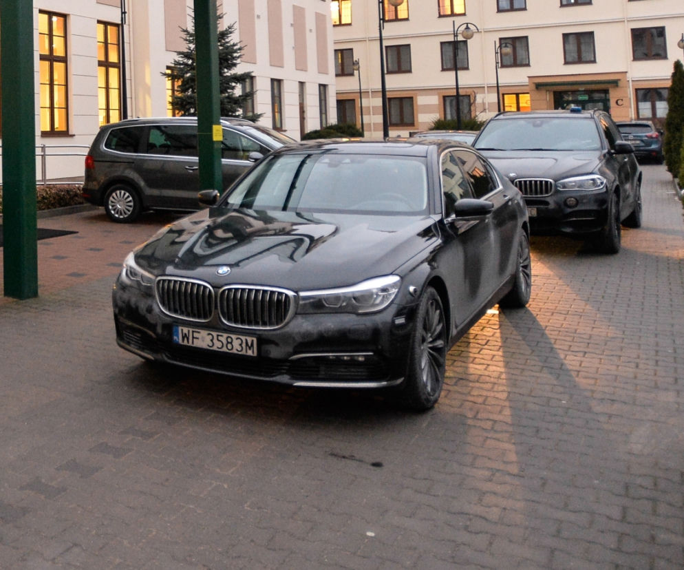 BMW serii 7, BMW X5 - samochody MON