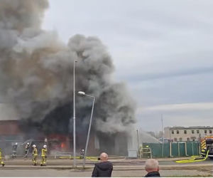 Pożar marketu w Czersku. Alert Rządowego Centrum Bezpieczeństwa