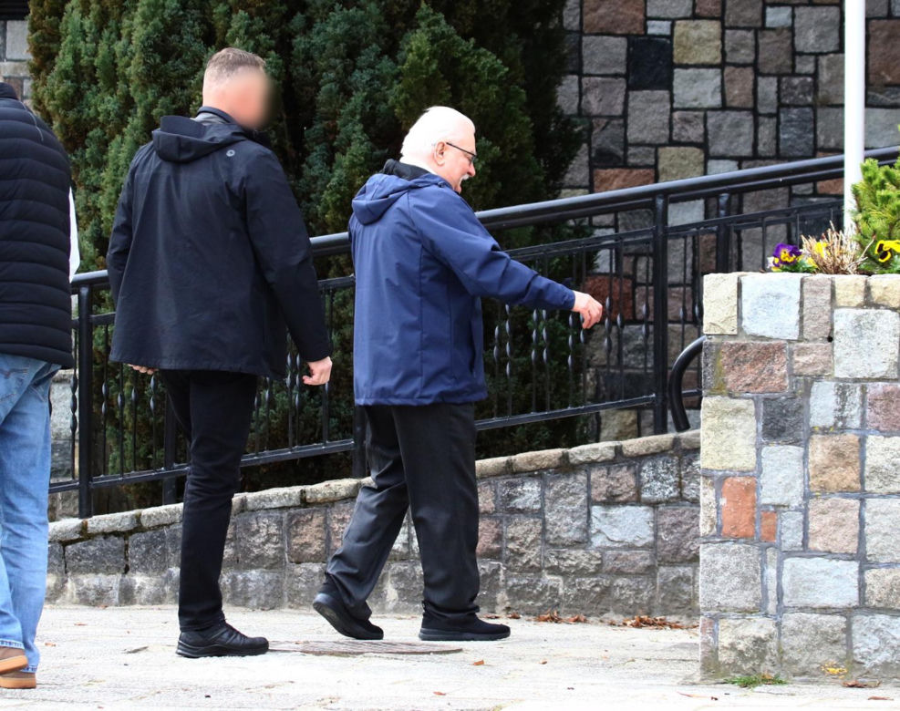 Wiosenny Lech Wałęsa na wielkanocnej mszy
