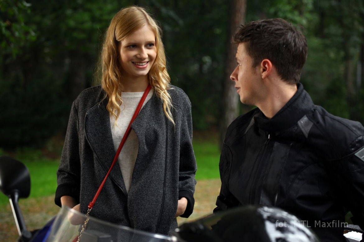 M jak miłość odc. 1029. Łukasz (Adrian Żuchewicz), Karolina (Aleksandra Kusio)