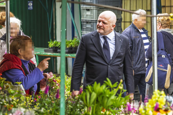 Paweł Kowal na targu