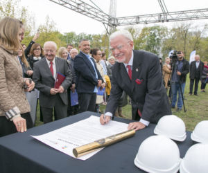 Inauguracja budowy domu McDonalda