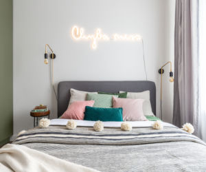 Ściana za łóżkiem – inspiracje: ledon, czyli ledowy neon