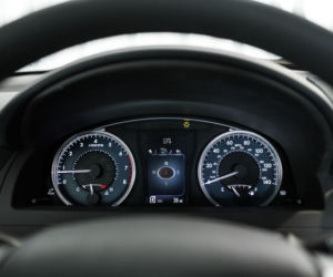 Toyota Camry 2015 w nowym odważnym stylu