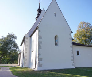 Ta mała wieś skrywa niezwykłą historię. Świątynia stoi tu od 1362 roku