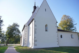 Ta mała wieś skrywa niezwykłą historię. Świątynia stoi tu od 1362 roku