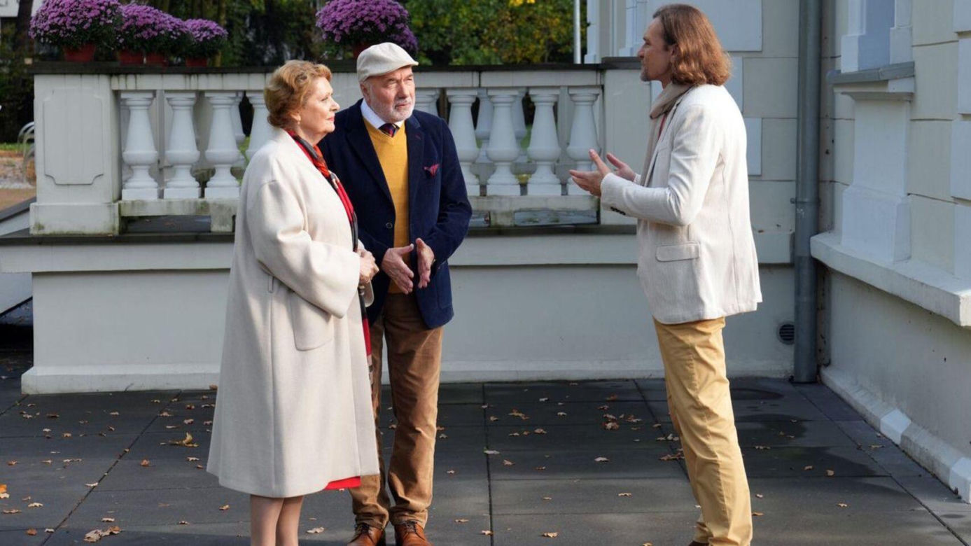 	Barwy szczęścia odc. 3162. Józefina Rawiczowa (Elżbieta Jarosik), Andrzej Zastoja-Modelski (Leon Charewicz), Trojan (Piotr Makarski)