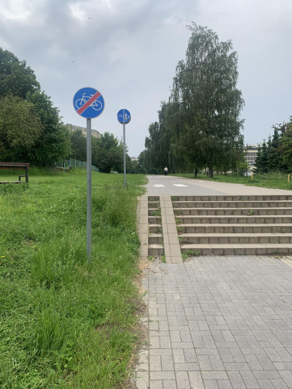 Schody dzielą ścieżkę rowerową. W internecie pojawiła się dyskusja na temat lubelskiej infrastruktury 