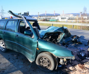 Kierowcy zginęli po zderzeniu czołowym. Tragiczny wypadek w Krośnie