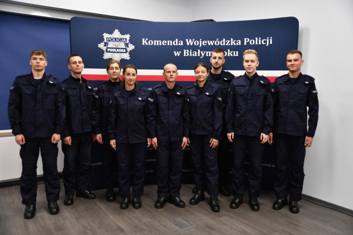 Oni będą dbać o nasze bezpieczeństwo. Nowi policjanci w Podlaskiem [ZDJĘCIA]
