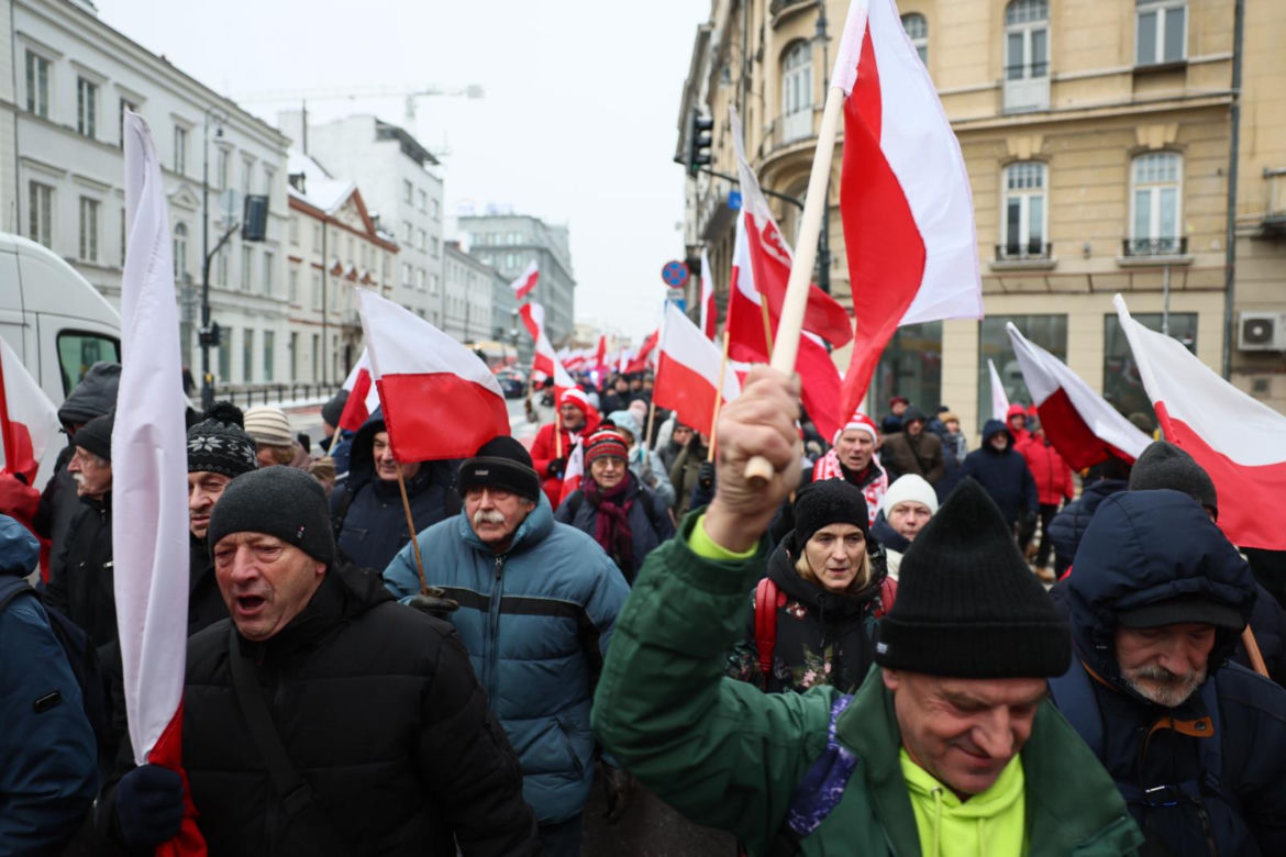 Tłumy rozpoczęły protest pod Sejmem! Uczestnicy solidarni z Mariuszem Kamińskim i Maciejem Wąsikiem
