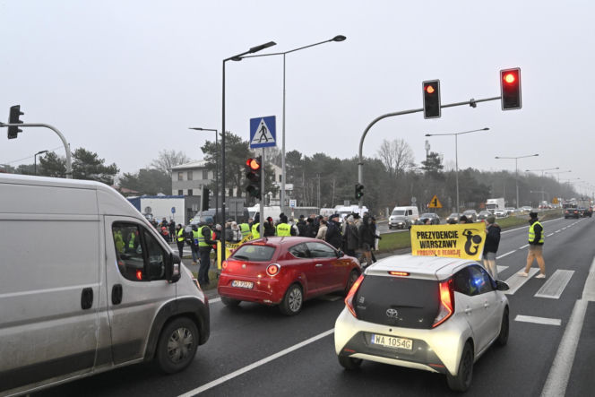 Mają dość korków, chcą buspas. W godzinach szczytu protestowali na pasach