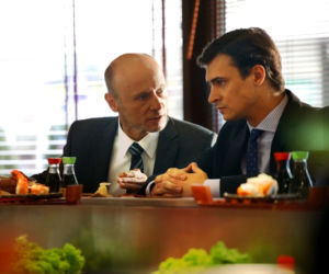 NA KRAWĘDZI odc. 1. Wolański (Krzysztof Pieczyński), prokurator Frydrych (Mateusz Damięcki)