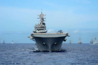 Na Bliski Wschód dotarł lotniskowiec USS „George Washington”