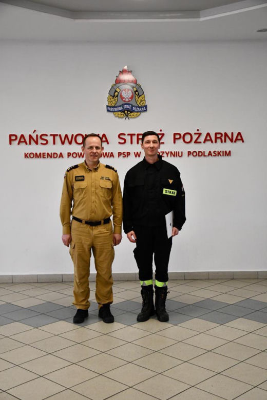 Chciał kupić kawę na stacji i odebrał poród. Nagroda dla strażaka 