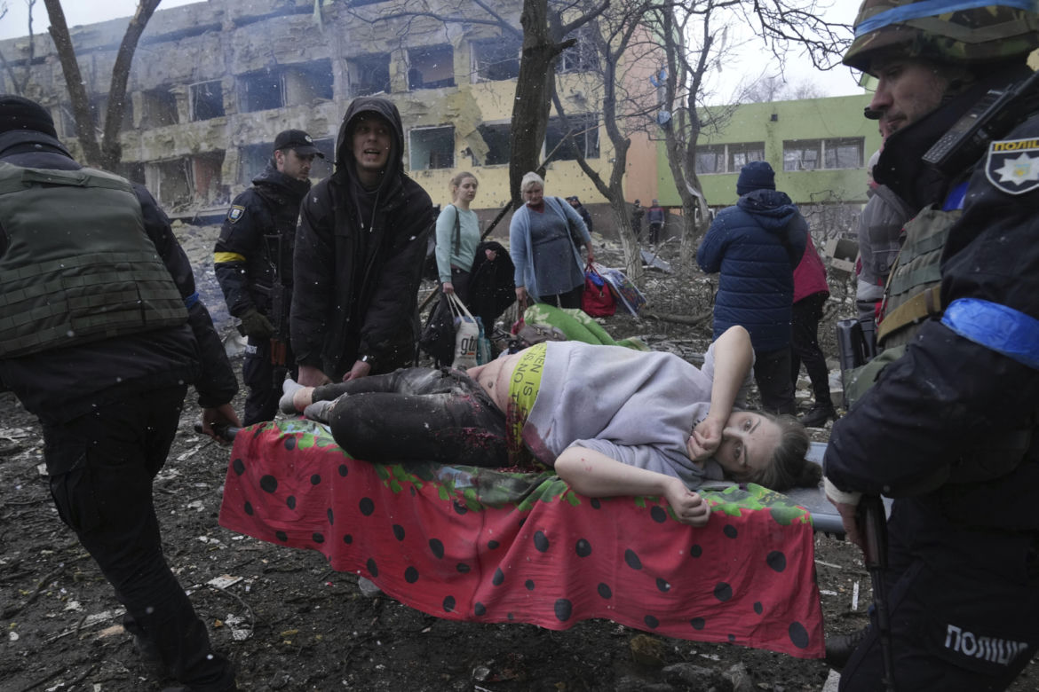 Rosjanie zbombardowali dziecięcy szpital. Są ranni, wśród nich kobieta w ciąży. Porażające zdjęcia