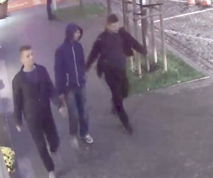 Rozpoznajecie tych mężczyzn? Szuka ich policja ze Śródmieścia [ZDJĘCIA]