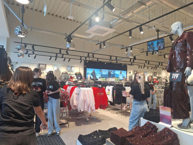 Na to czekały tysiące tarnogórzan. Park handlowy S1 w Tarnowskich Górach w końcu otwarty. Promocje i DJ rozkręcają to miejsce