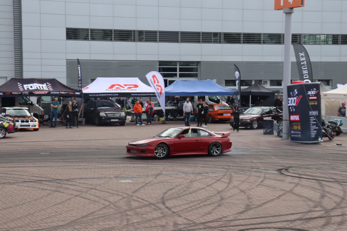 Poznań Motor Show 2024: Tak wyglądają pokazy driftu