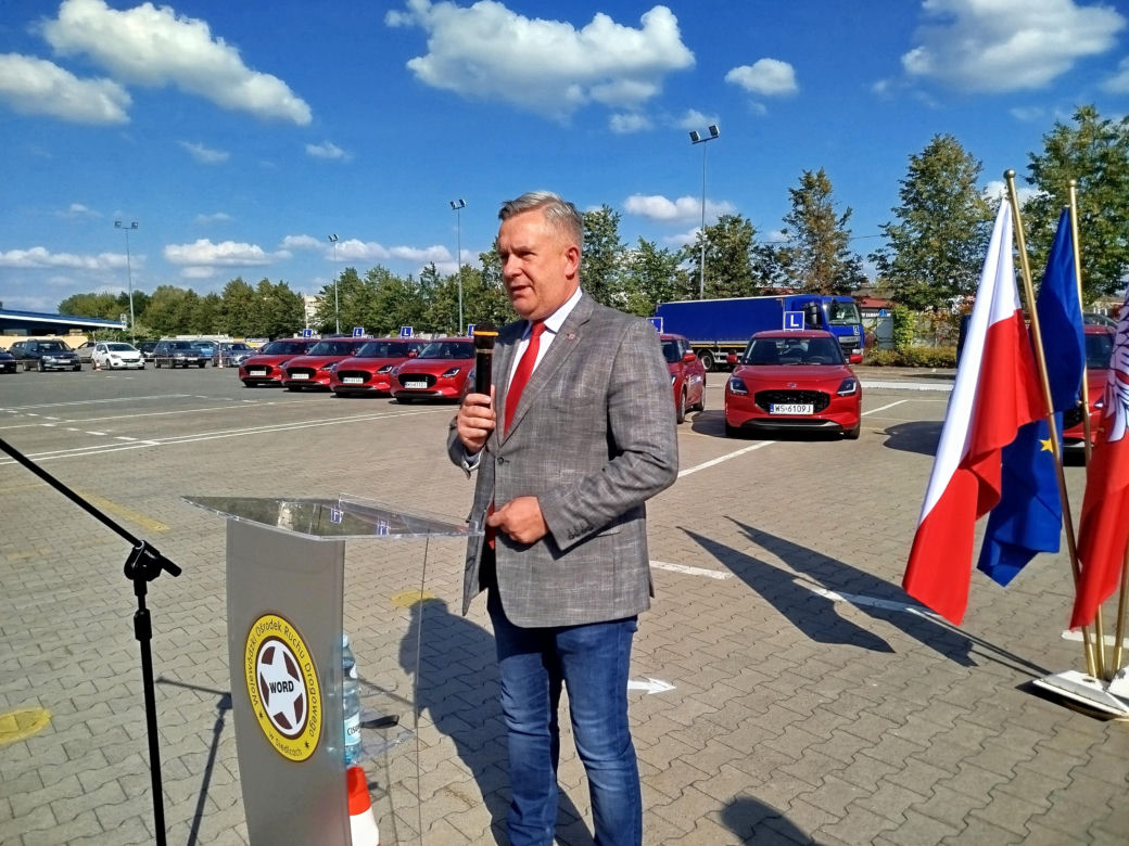 Siedlecki WORD wymienił starą flotę pojazdów egzaminacyjnych na nowe samochody marki Suzuki Swift