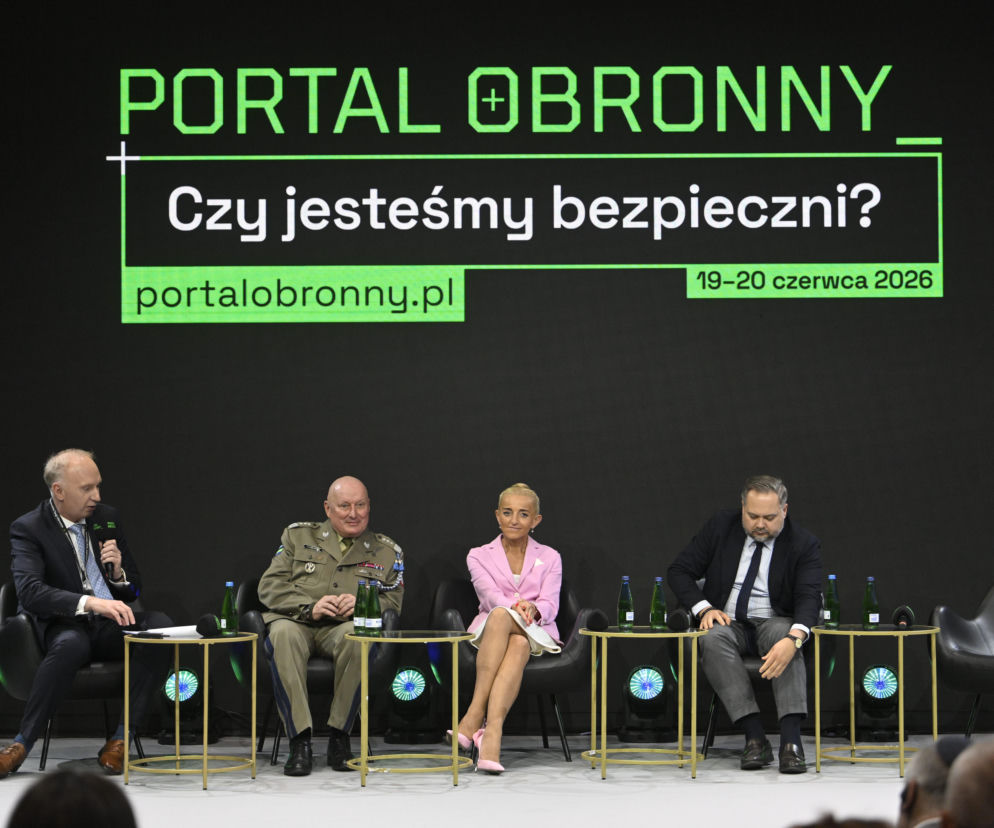 Moderator Grzegorz Zasępa prowadzi panel Czy jesteśmy gotowi? na Warszawskich Targach Obronnych z udziałem Generała Marka Sokołowskiego, Konrada Gołoty i prof. Marty Postuły, omawiając budowę silnej armii. Więcej informacji na ten temat przeczytasz na naszym portalu.