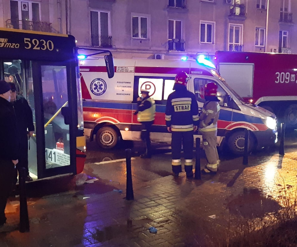 Wieczorny dramat na Mokotowie. Pieszy potrącony przez autobus