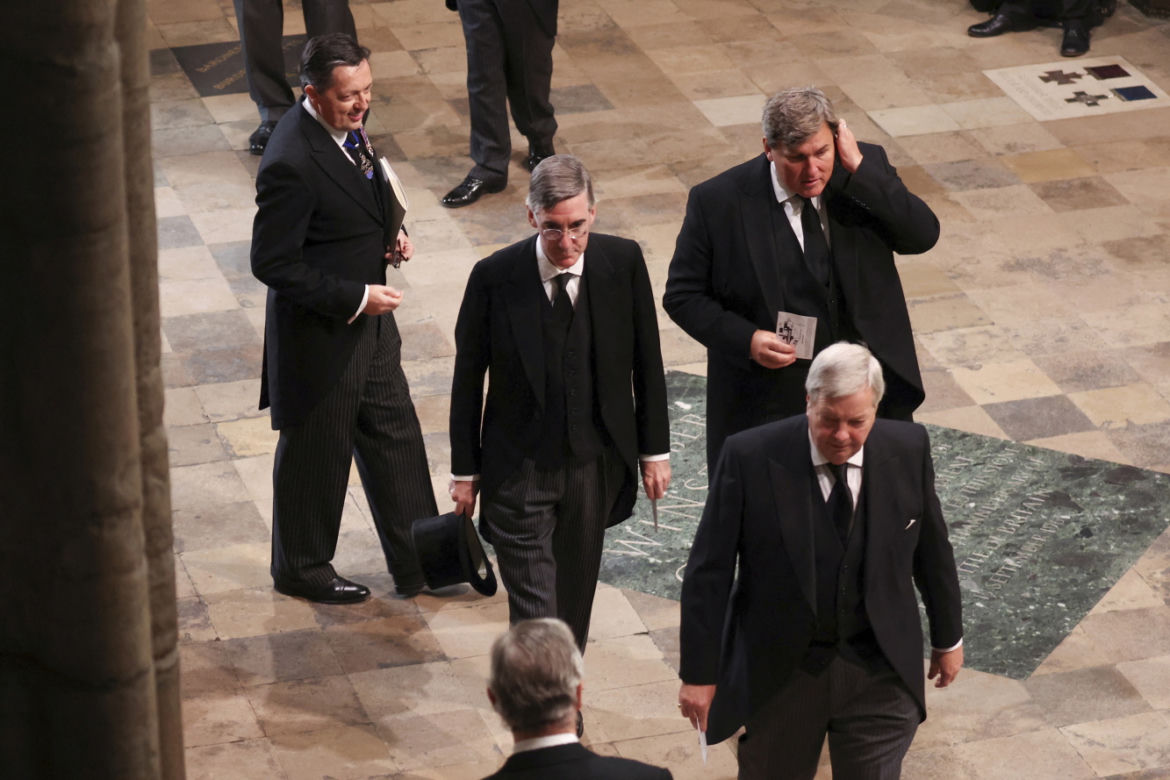Pogrzeb królowej Elżbiety II. Tłumy przed Opactwem Westminsterskim