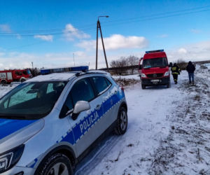 Tykocin. 35-latek wjechał do rzeki. Nie wiadomo czy jechał sam