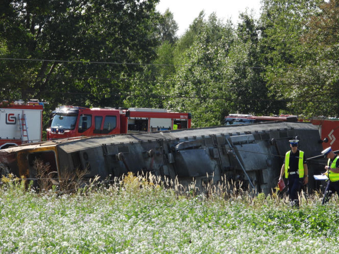 Wstrząsające zdjęcia z katastrofy kolejowej na Mazowszu