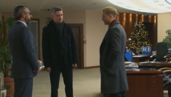 M jak miłość odc. 1055. Adam Werner (Jacek Kopczyński), Wiktor Żak (Piotr Grabowski), Andrzej Budzyński (Krystian Wieczorek)