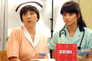 W serialu grali m.in. Anna Przybylska, Katarzyna Cichopek, Joanna Koroniewska, Krzysztof Kowalewski, Hanna Śleszyńska, Paweł Wawrzecki i Piotr Gąsowski.