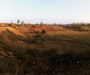 Wielki krater na Pogodnie