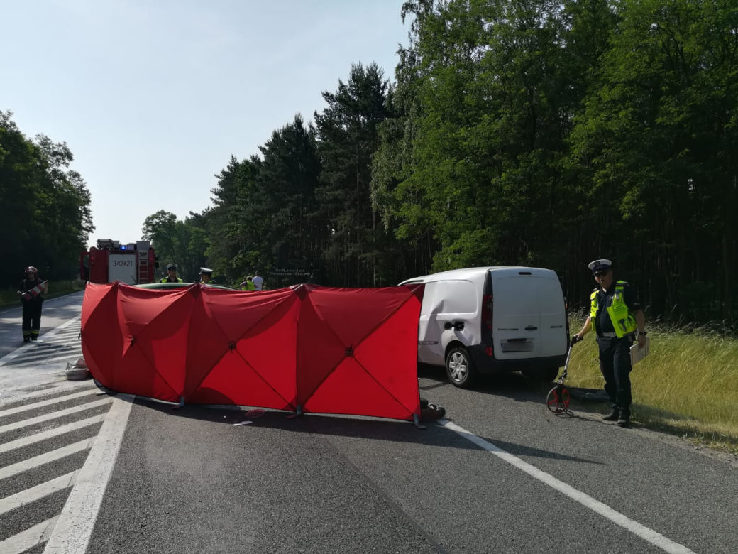 Koszmarny wypadek na DK nr 10 koło Cierpic. Nie żyje 55-letni kierowca