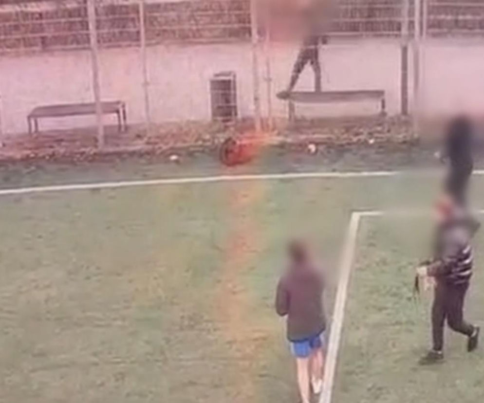 Strzały na boisku w Krakowie. 19-latek uciekł na drugi koniec Polski