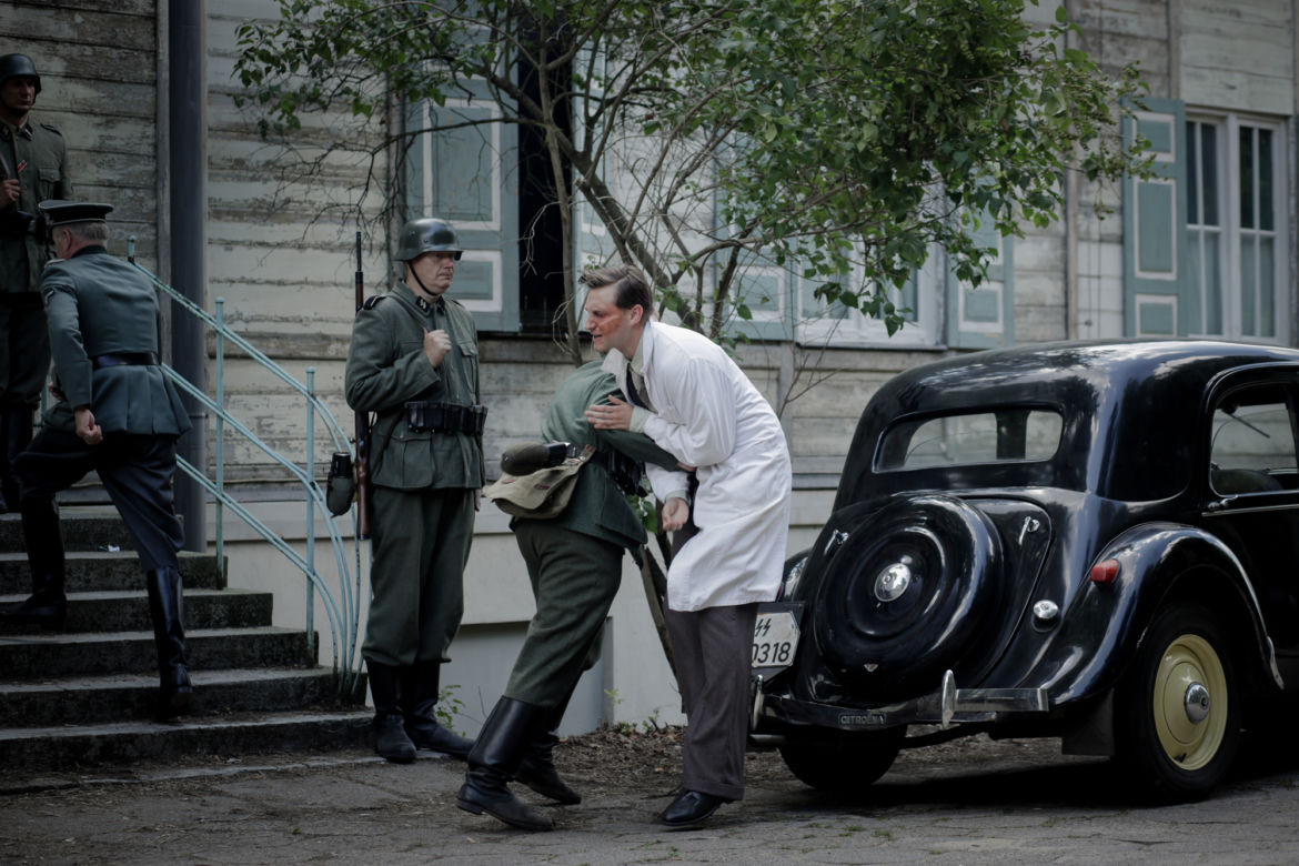 Wojenne dziewczyny 4 odc. 45. doktor Andrzej Janowski (Sebastian Jasnoch)