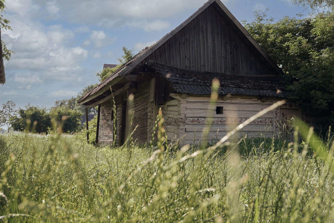 To najpiękniejsza wieś w Małopolsce według AI. Jej ozdobą się malowane domy