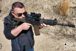 Karabin SIG 553 - niezawodność Kałasznikowa w szwajcarskim wydaniu