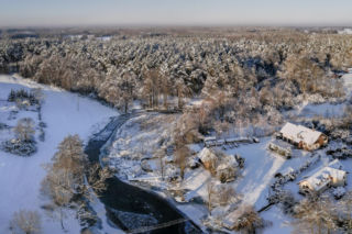 Te miejsca na Warmii i Mazurach warto odwiedzić zimą