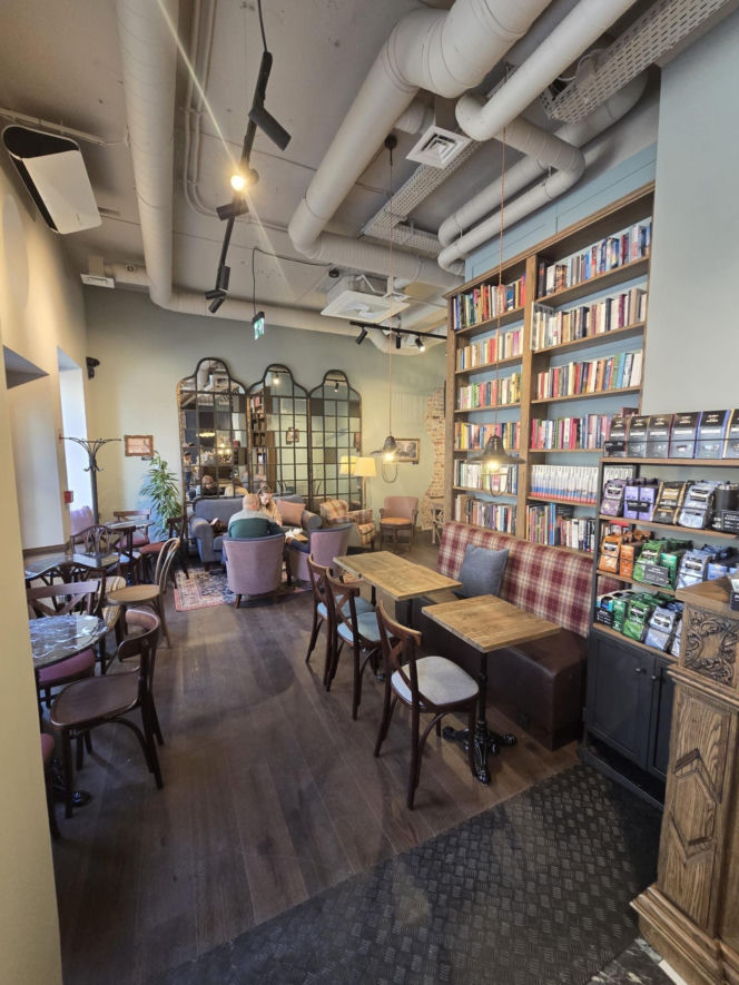 Nowa kawiarnia na mapie Gdańska. Green Caffè Nero postawiło na historię, rzemiosło i jesienne smaki