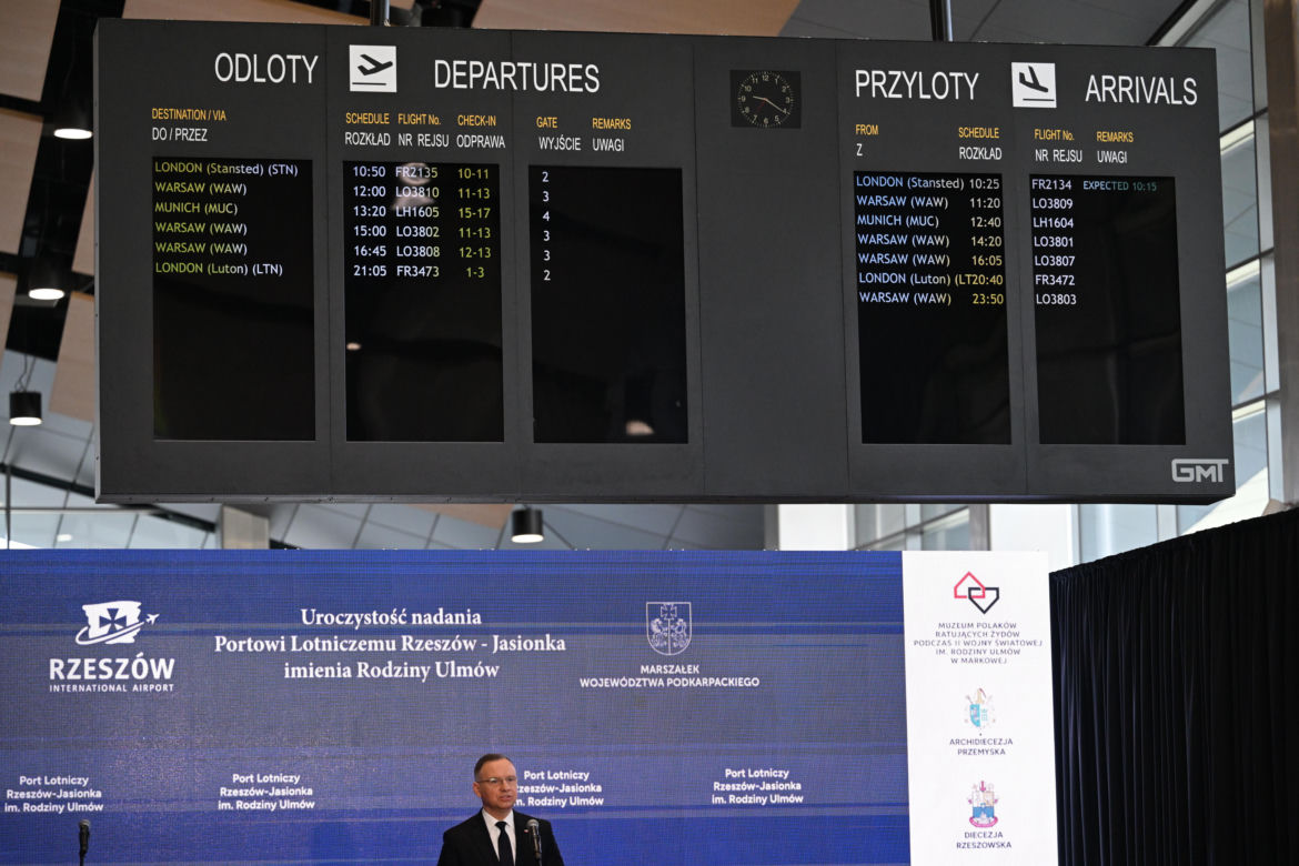 Andrzej Duda nadał Portowi Lotniczemu „Rzeszów-Jasionka” imię na część rodziny Ulmów