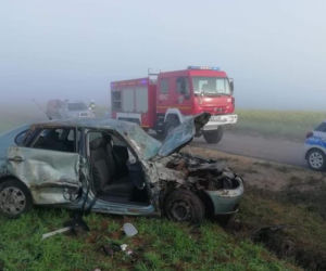 Podlaskie. Kierowca ciągnika nie zauważył seata z powodu mgły. 5 osób w szpitalu