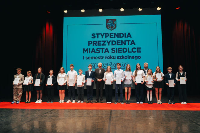 Najzdolniejsi uczniowie odebrali stypendia Prezydenta Miasta Siedlce