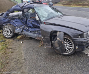 Dramatyczny wypadek na Mazowszu. 18-letni kierowca BMW w szpitalu