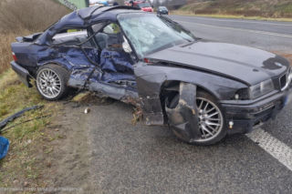 Dramatyczny wypadek na Mazowszu. 18-letni kierowca BMW w szpitalu