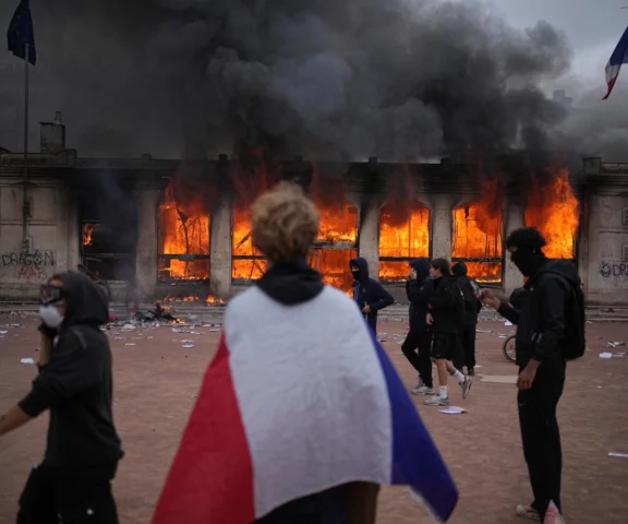 Francja płonie. Teraz na ulice wychodzą Portugalczycy