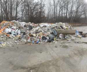 Nielegalne śmieci zawaliły Białołękę